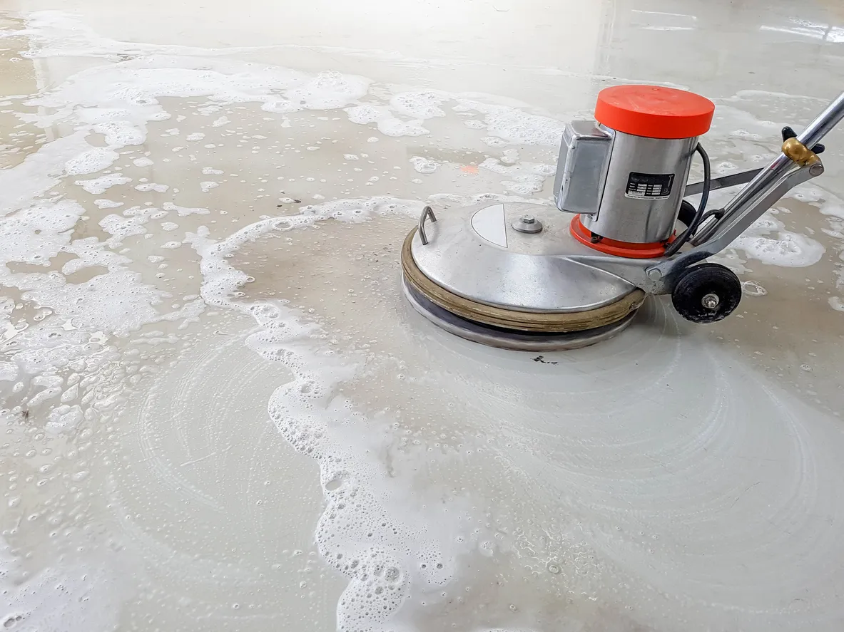 Máquina fregadora para limpieza de suelos