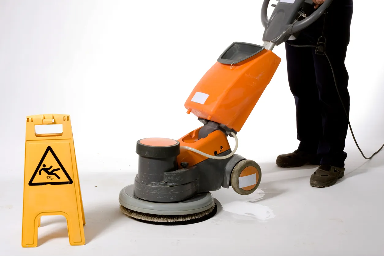 Limpieza del suelo con máquina