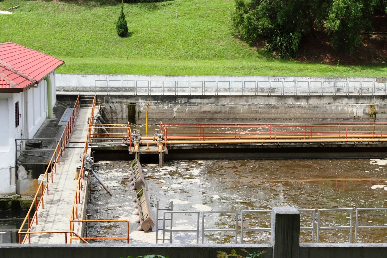 vista de Planta de tratamiento de aguas residuales. La zeolita actúa como medio de polishing o como lecho primario