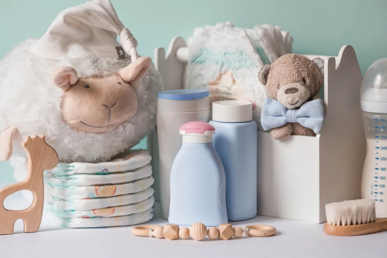 Articulos para recien nacidos, productos de limpieza, pañales, muñecos,.