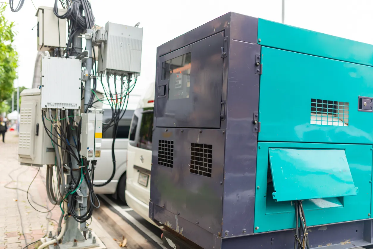 Generador y equipo eléctrico en la calle