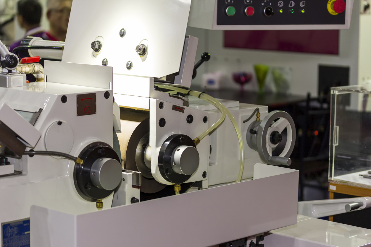 High precision and accuracy automatic centerless grinding machine for industrial at workshop