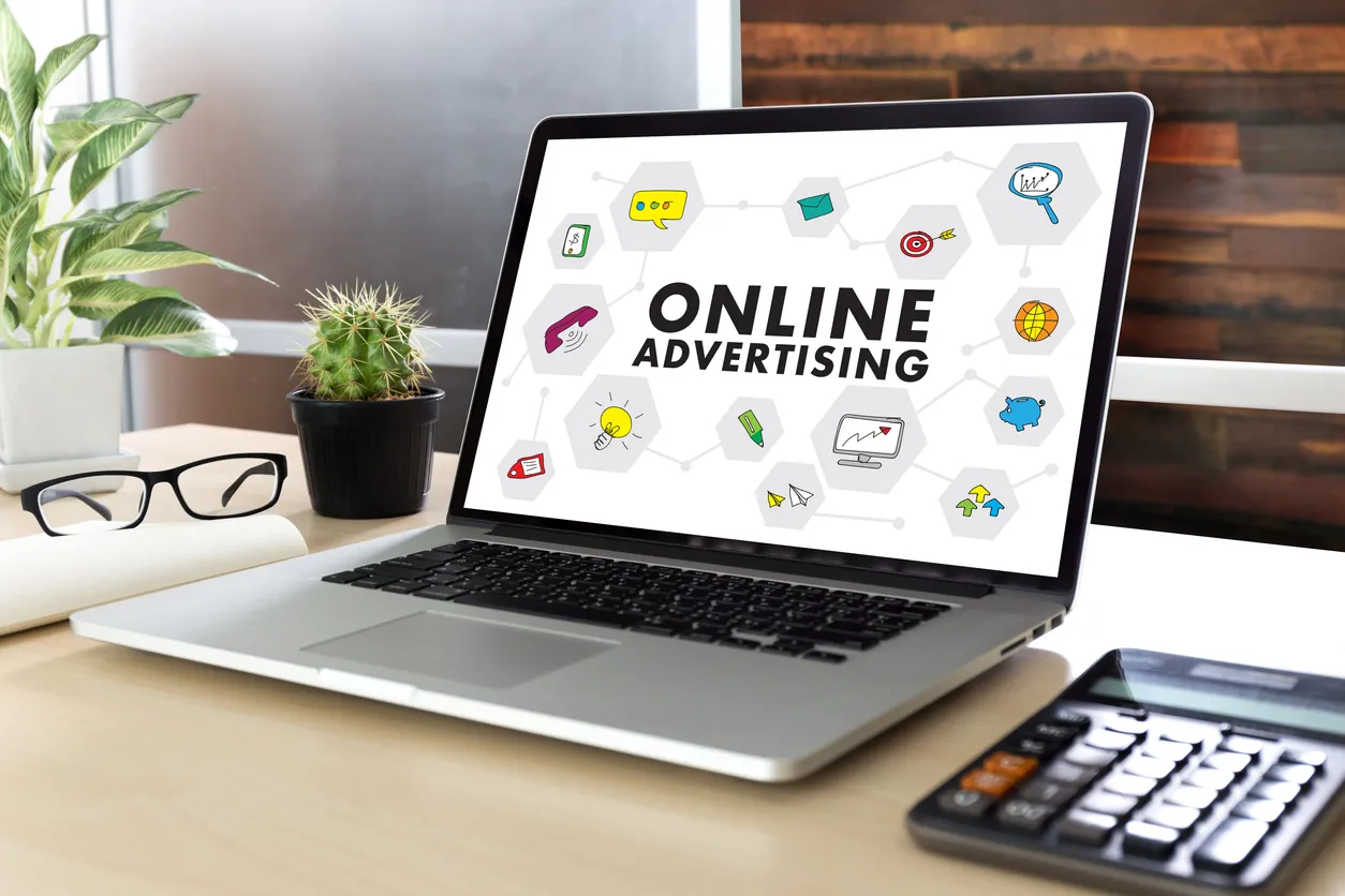 Imagen de ¿Debo contratar una agencia digital o hacerlo por mi cuenta? Guía completa 2025
