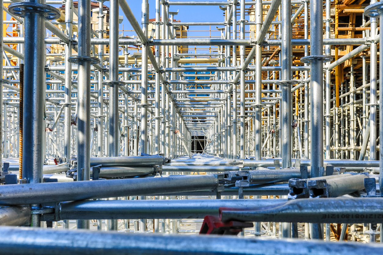 Nuevos andamios en stock en la obra