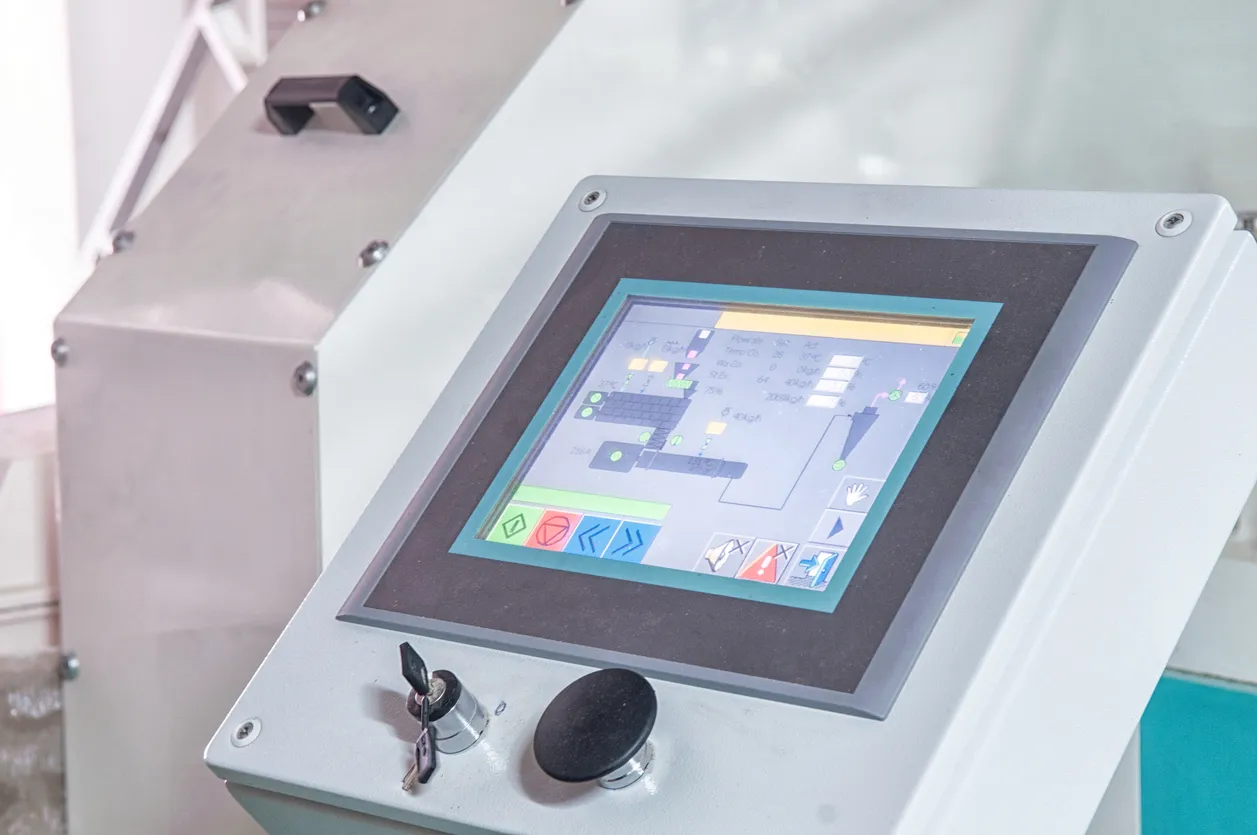 HMI en el interior de línea automática para la producción