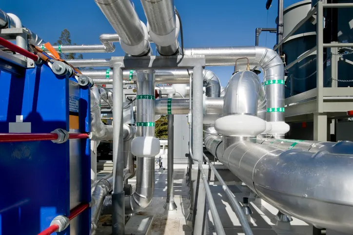 Sistema HVAC industrial en azotea