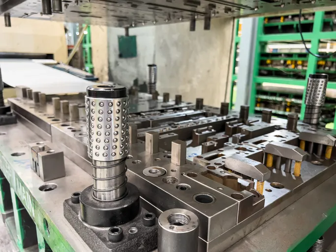 Troquel de estampación de metal para piezas de precisión de automoción