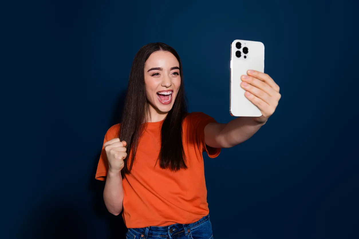 Persona con el mejor celular para fotos 