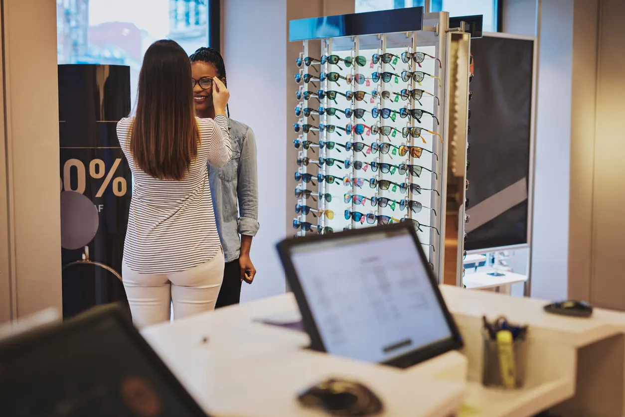 tienda de lentes de sol. Producto que puede venderse mediante marketplaces