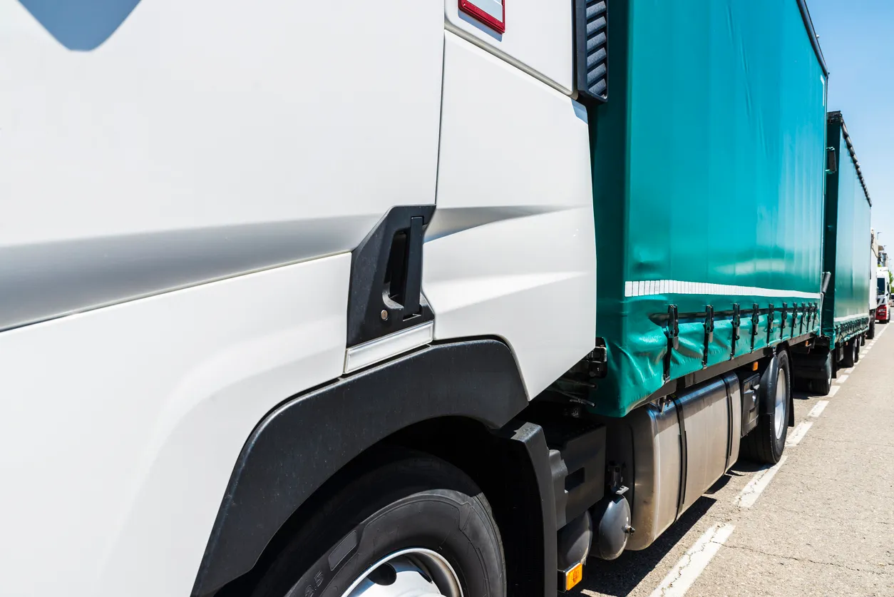 Tractocamion con mercancía el cual puede requerir de custodia para su traslado