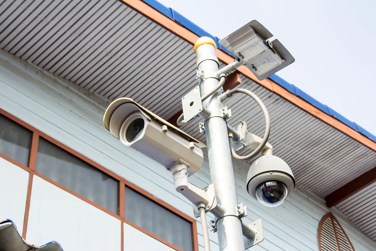 Alarmas y cámaras de seguridad para protección integral