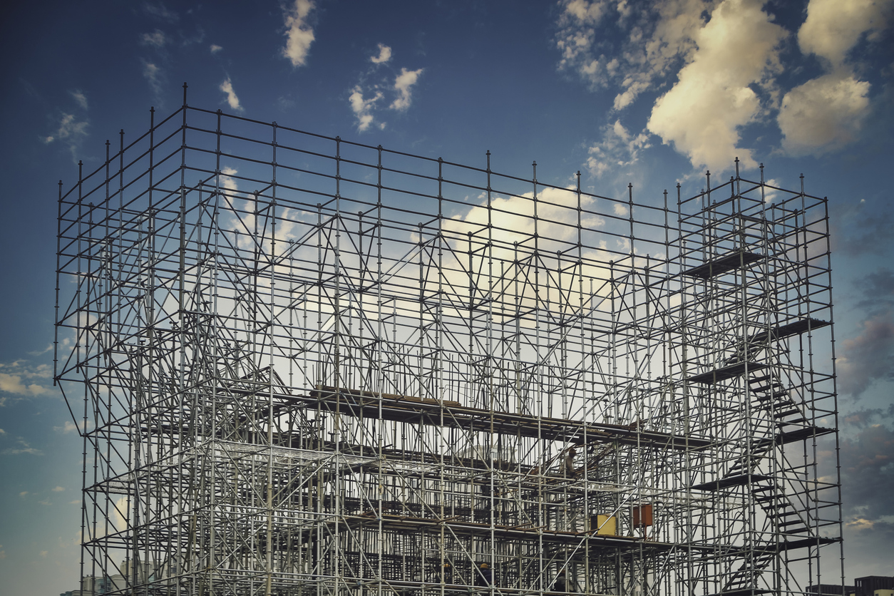 Stock de andamios para obras de construcción
