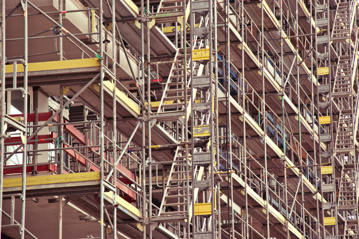 Venta de andamios colgantes manuales para trabajos seguros en altura