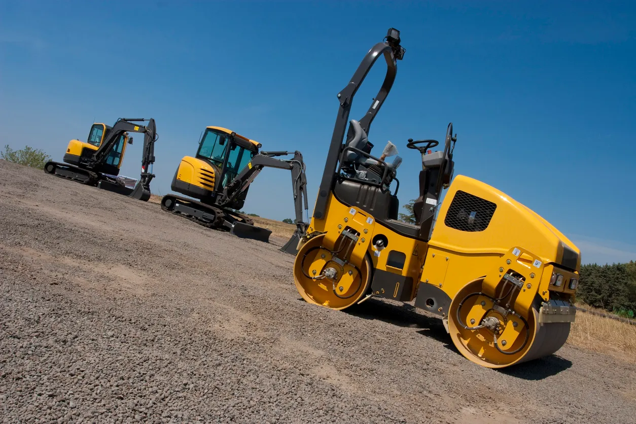 máquinas industriales, rodillos y excavadoras, industria de la construcción