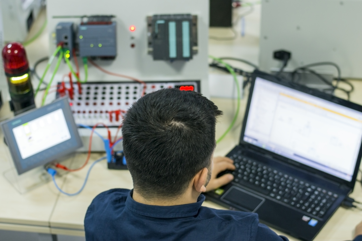 Capacitación de PLC: ruta práctica para dominar automatización industrial