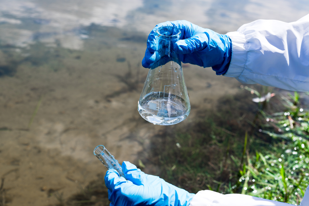 Análisis de agua: qué pruebas pedir, costos típicos y cómo elegir un laboratorio confiable