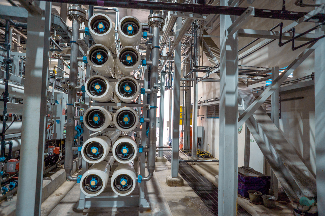 La planta de tratamiento de agua utiliza la ósmosis inversa de agua de mar y la ultrafiltración en el proyecto de la planta d