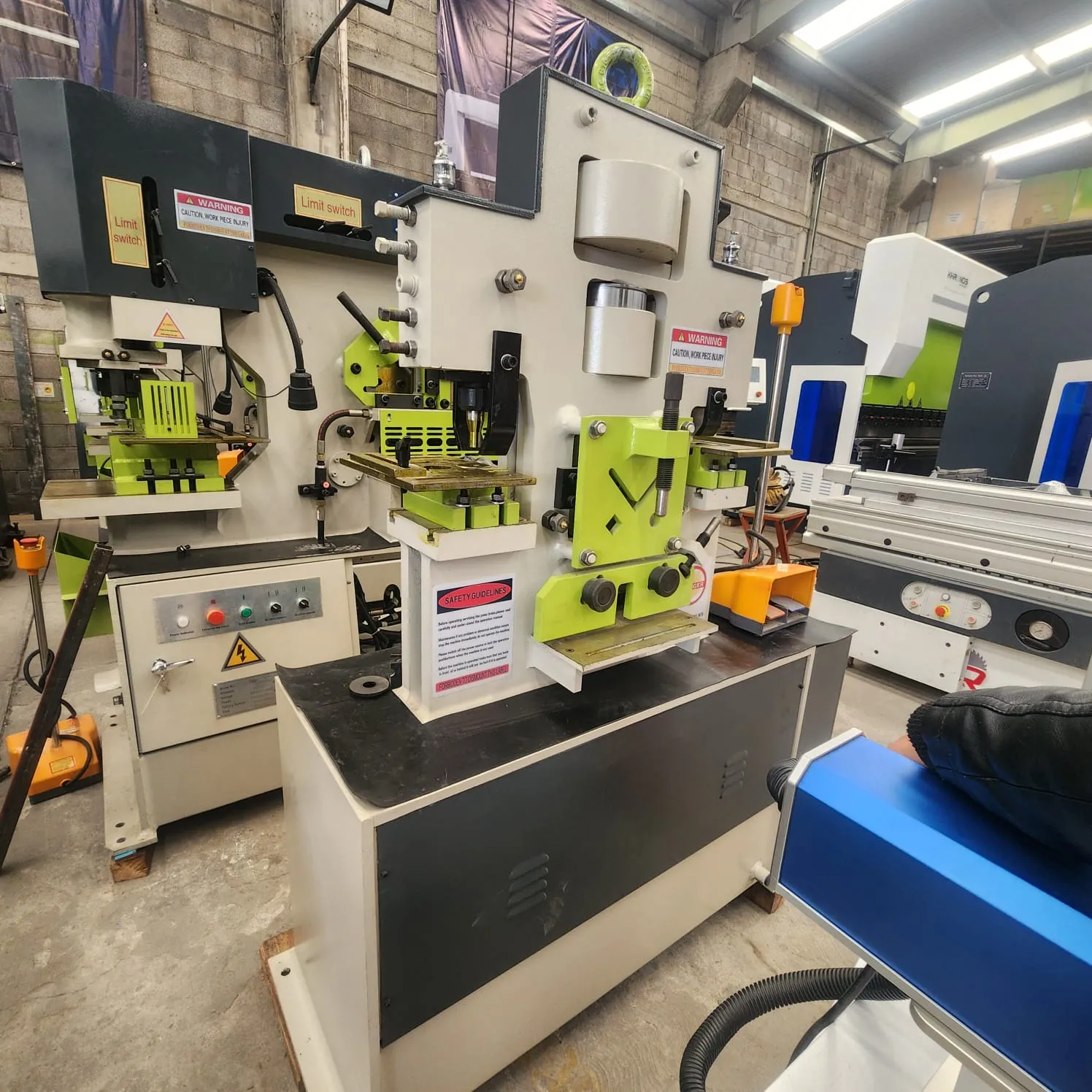 Punzonadora hidráulica industrial para trabajo pesado