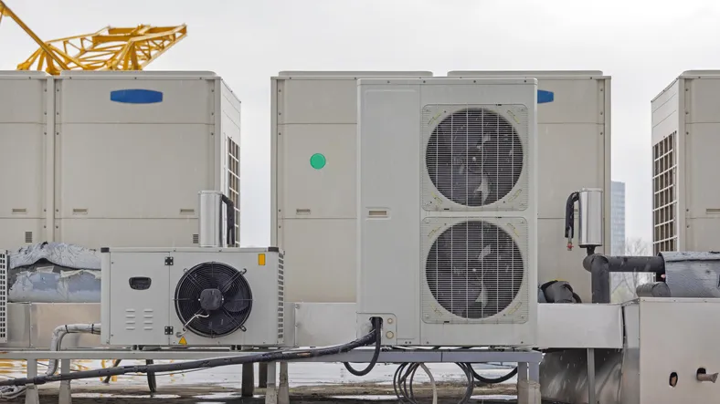 Etilenglicol para enfriamiento industrial: uso en chillers y circuitos cerrados