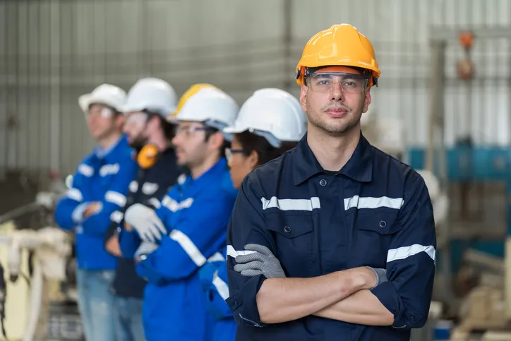 Camisas para trabajo industrial: guía de compra para uso rudo