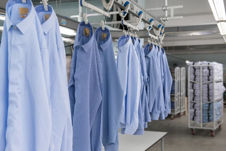 Fábrica de ropa para empresas: blusas de moda y uniformes corporativos a la medida
