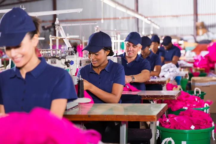  trabajadores de la fábrica coser
