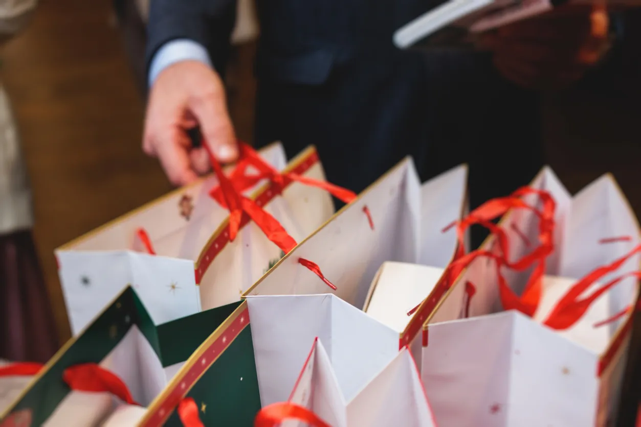 Regalos y souvenirs corporativos de Año Nuevo para empleados de la empresa.