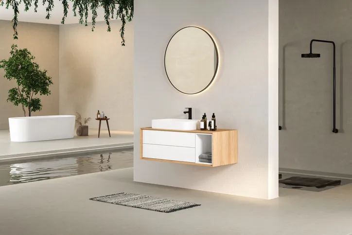  103 Interior de baño minimalista con paredes blancas y de hormigón, lavabo blanco con espejo ovalado, bañera y ducha.