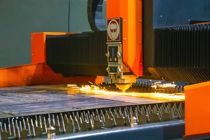 Cómo elegir maquinaria para corte de metal industrial en México