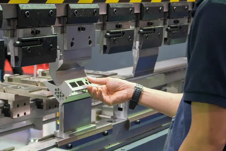 Dobladora de lámina industrial para procesos metalmecánicos y productivos