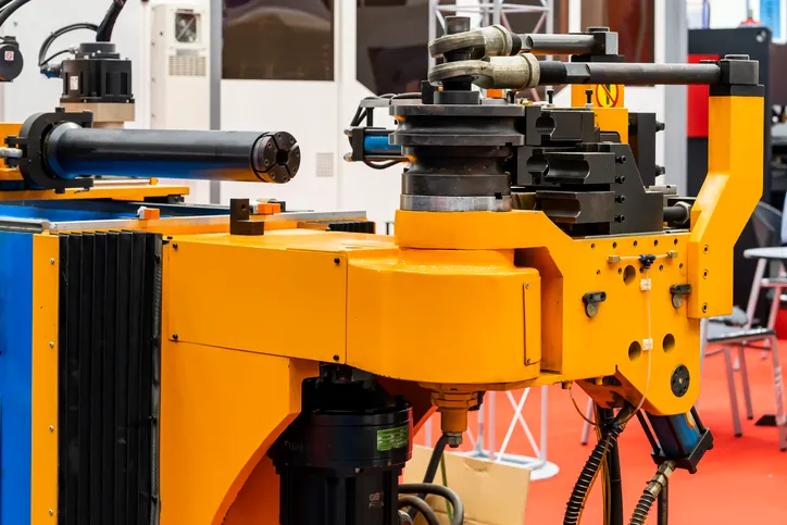 Tubo de prensa hidráulica cnc automático de precisión o dobladora de tubos para la fabricación en trabajos metalúrgicos 