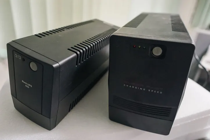 UPS interactivo line interactive para oficinas y equipos sensibles