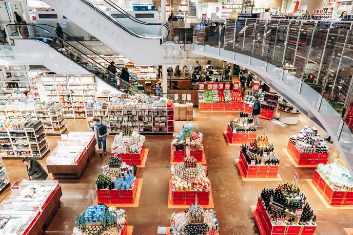 Tienda de retail con una gran variaedad de productos. En estos negocios el uso de UPS es fundamental  