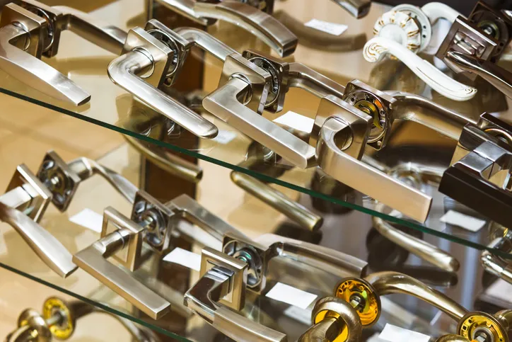 Cierres de puertas en una tienda especializada