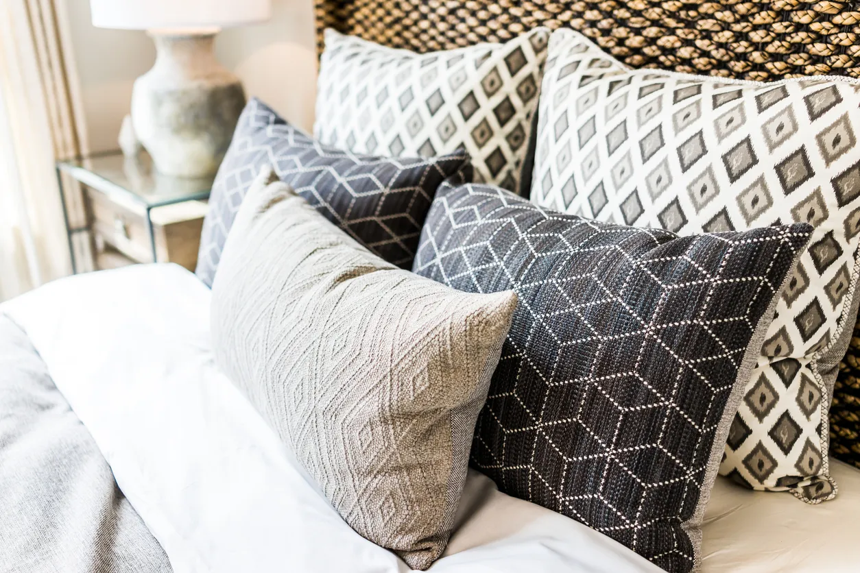 Cojines rectangulares para cama y decoración