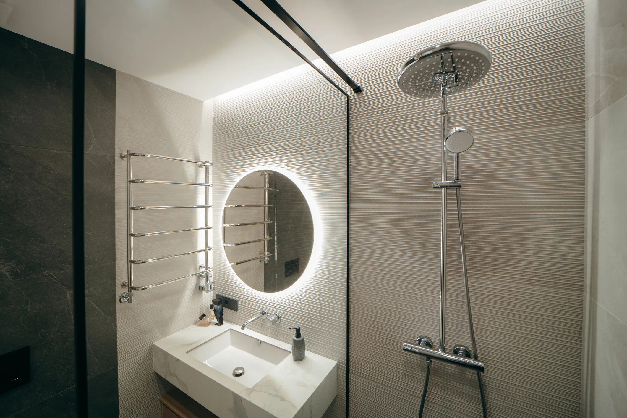 Espejo para baño con luz son ahora la nueva sensación en baños modernos. 