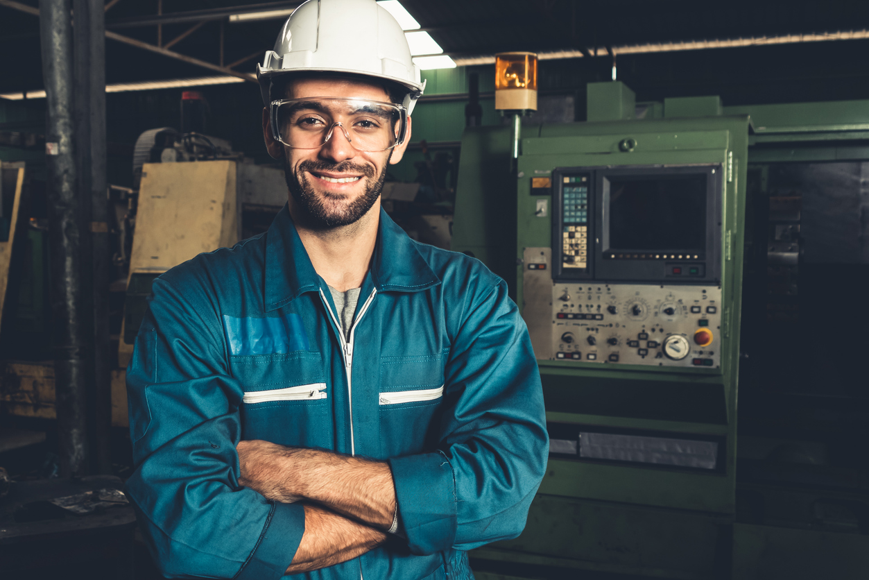 Encuentra blusas para hombre y uniformes de trabajo