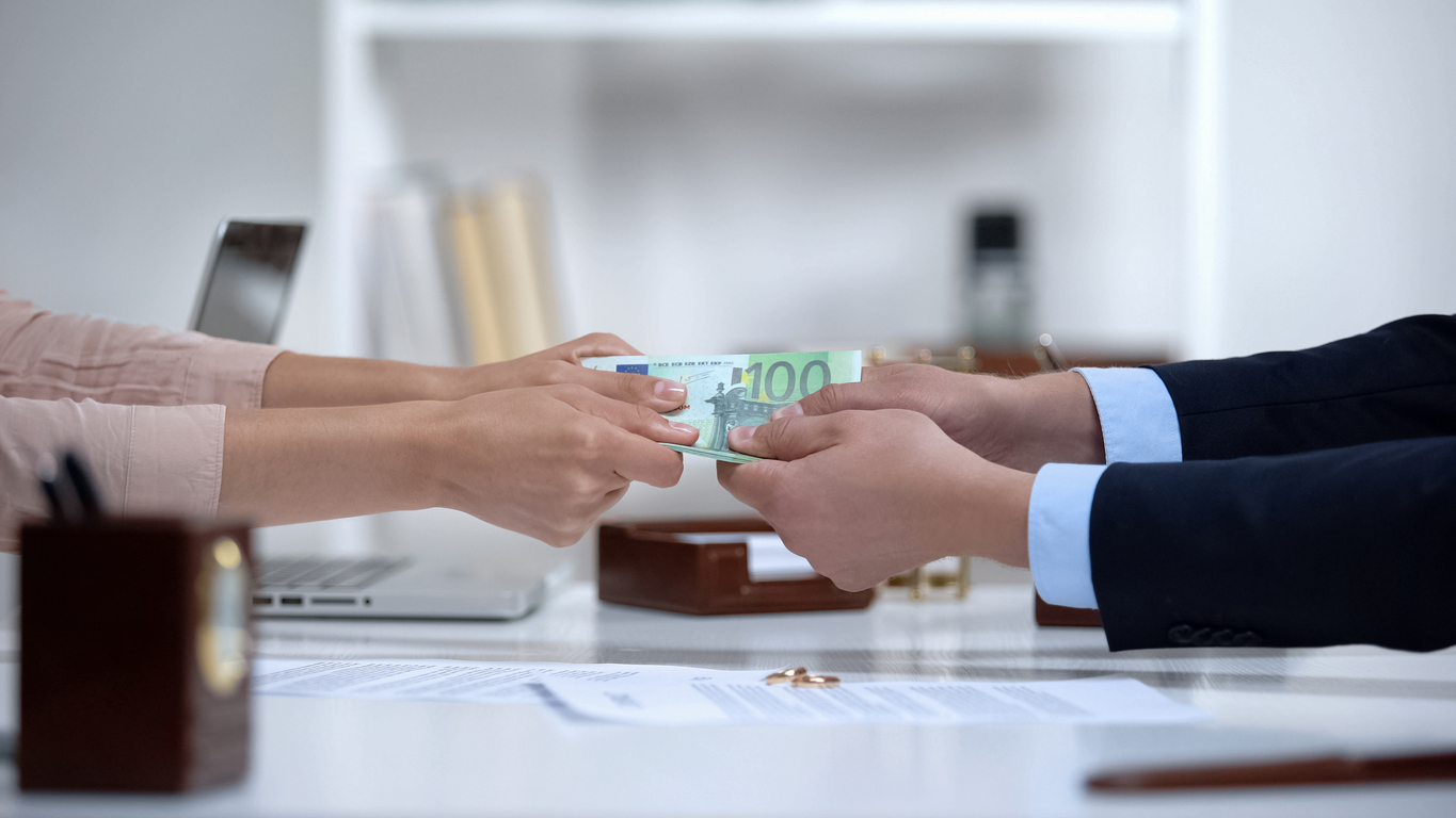 Beneficio de adelanto de sueldo para colaboradores