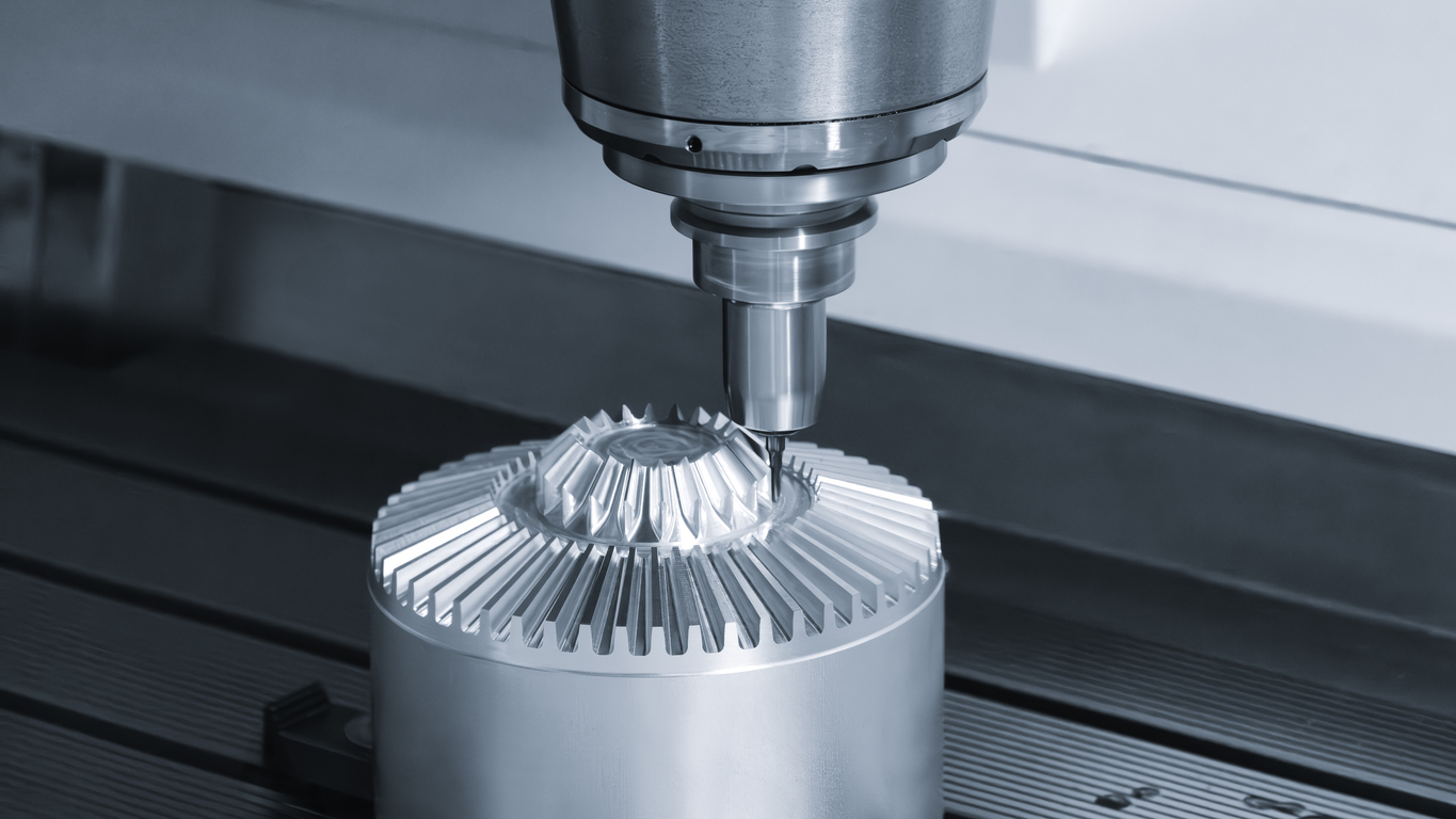Trabajo moderno programable en metalurgia, fresado CNC, taladrado, herramienta de rectificado, máquina automática, formación 
