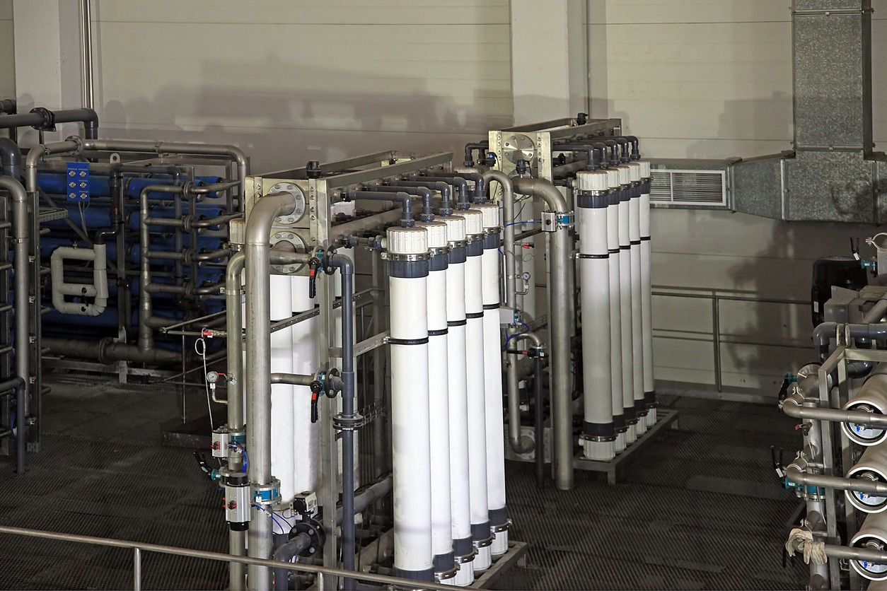 Cómo colocar una membrana de ósmosis inversa en sistemas de tratamiento de agua, reducción de sales y uso industrial