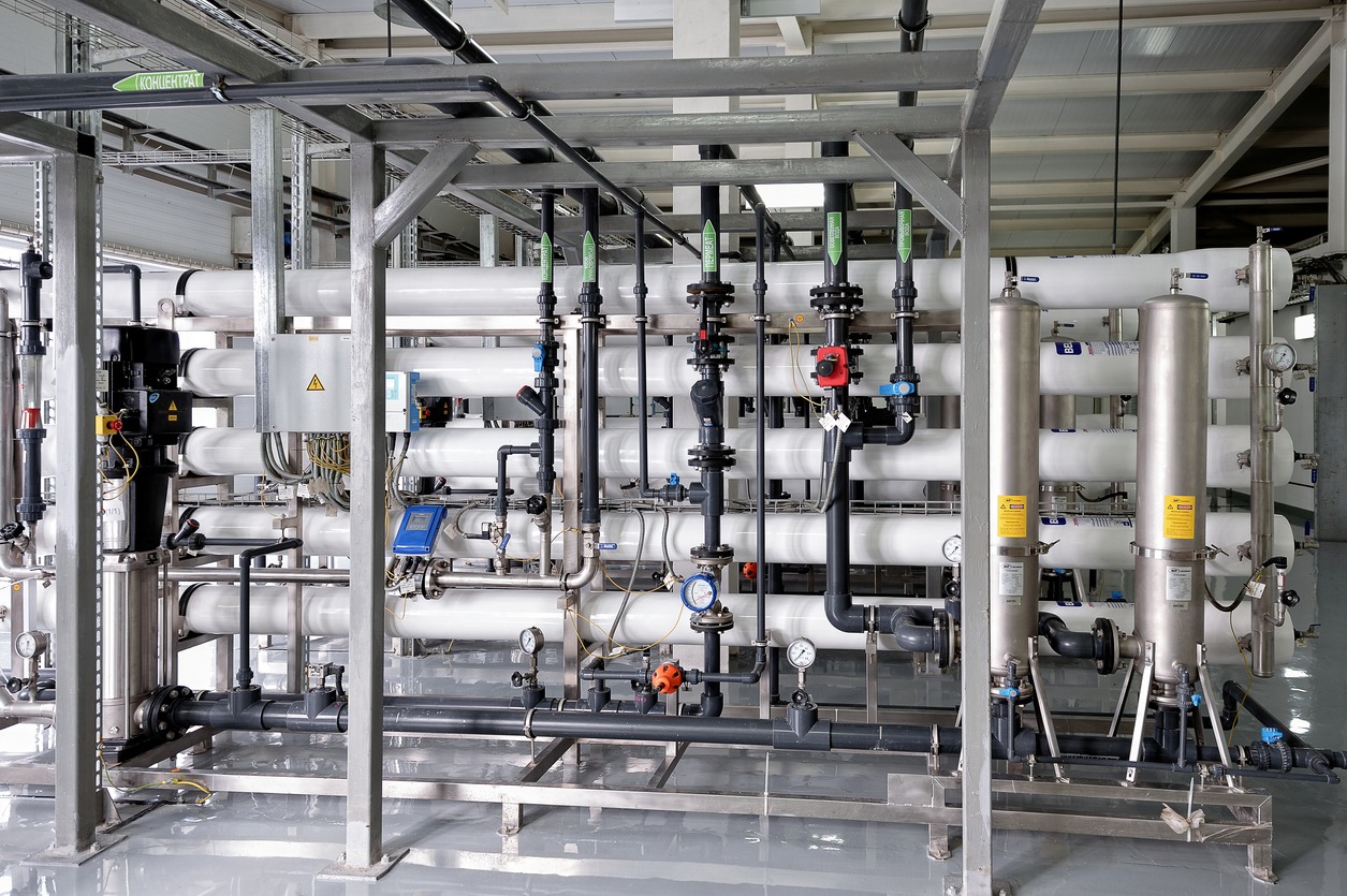 Cómo cambiar una membrana de ósmosis inversa en sistemas de tratamiento de agua, reducción de sales y uso industrial