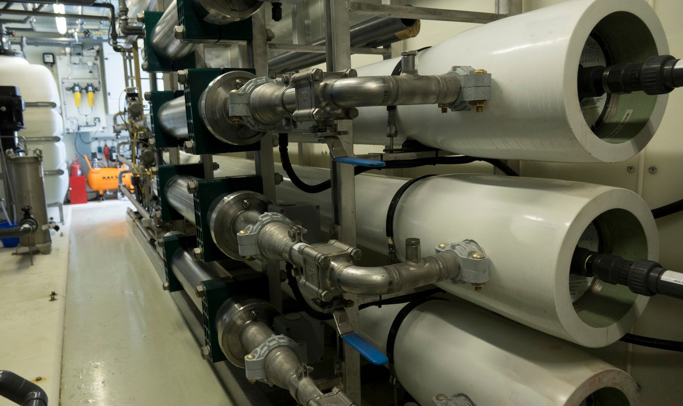 Cambio de membranas de ósmosis inversa en tratamiento de agua, reducción de sales y aplicaciones industriales