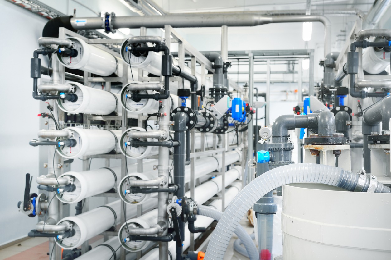 Reemplazo de membranas de ósmosis inversa en tratamiento de agua, reducción de sales y aplicaciones industriales