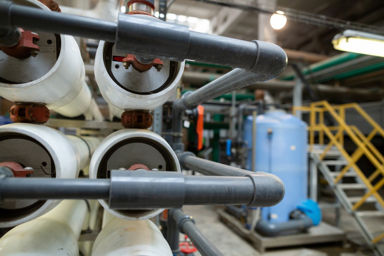 Porta membranas de ósmosis inversa en tratamiento de agua, reducción de sales y aplicaciones industriales