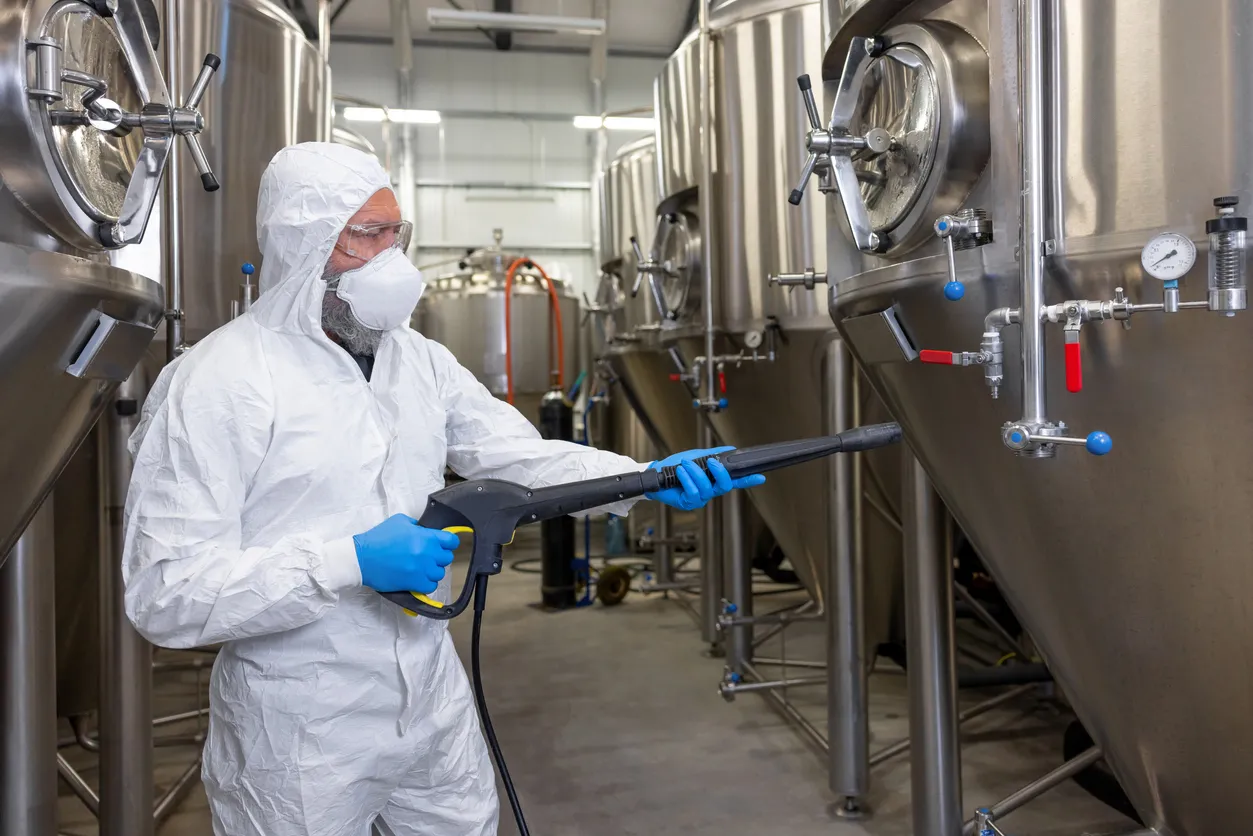 Desengrasante industrial baja espuma para procesos controlados