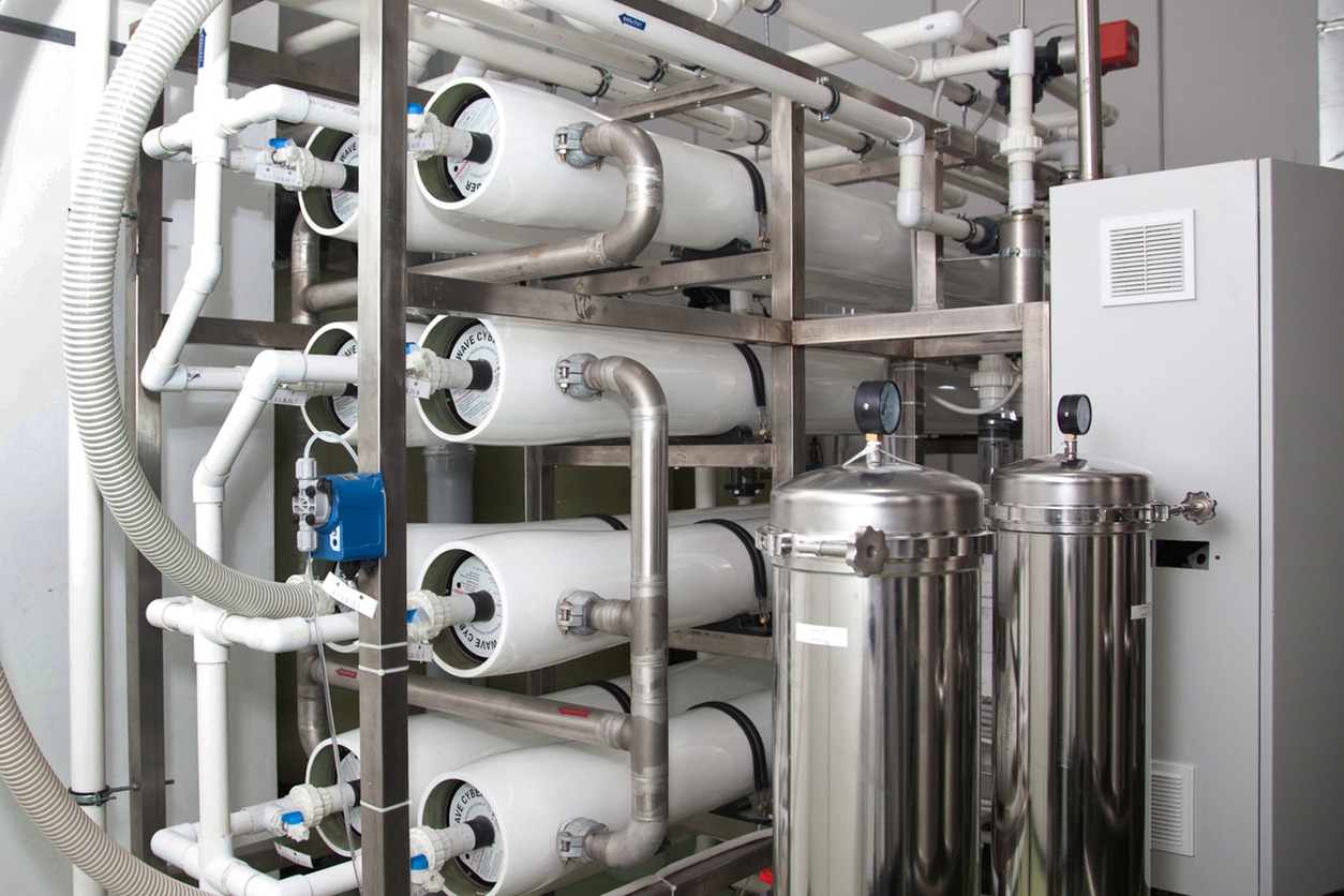 Limpieza de membranas de ósmosis inversa en tratamiento de agua, reducción de sales y aplicaciones industriales