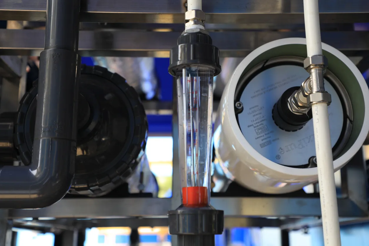 Regeneración de membranas de ósmosis inversa, limpieza industrial, mantenimiento, tratamiento de agua y reducción de sales.