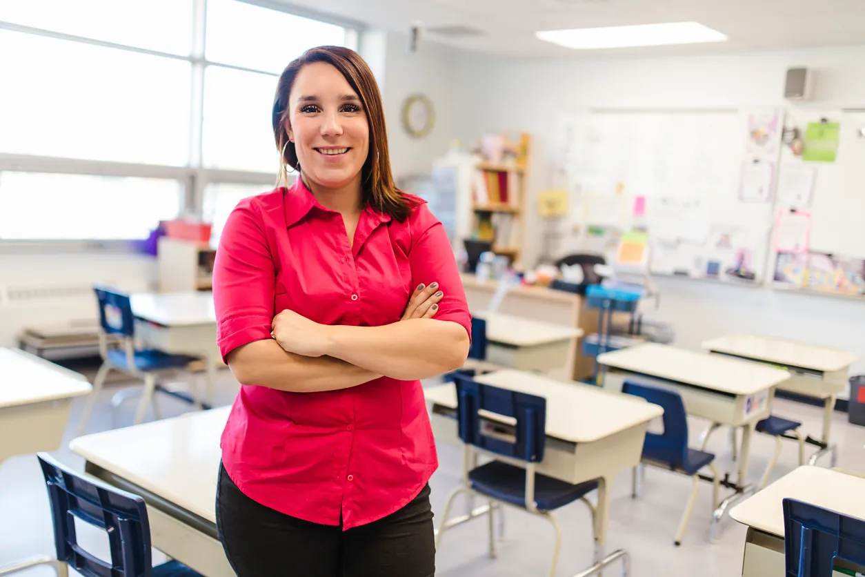 maestra en salón de clases 