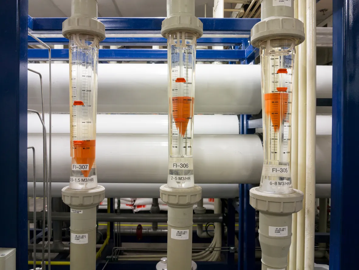 Outsourcing de operación de plantas de tratamiento de agua, gestión especializada y optimización de sistemas industriales.
