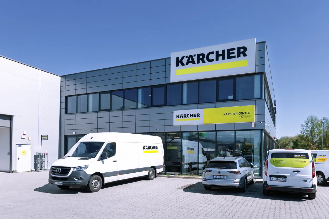 Logotipo de Karcher en un concesionario y centro de servicio